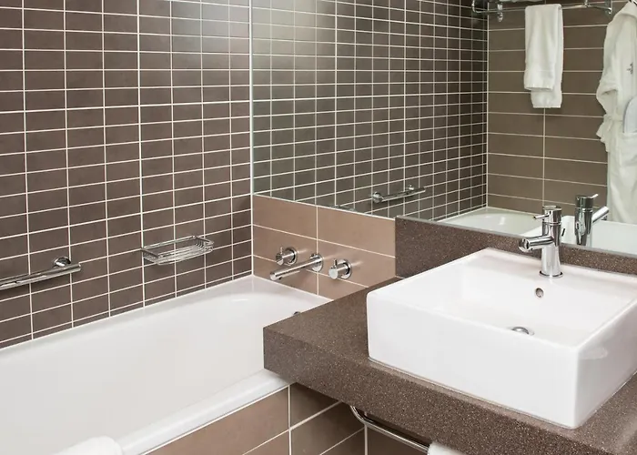 Standard Queen Room Disability Access