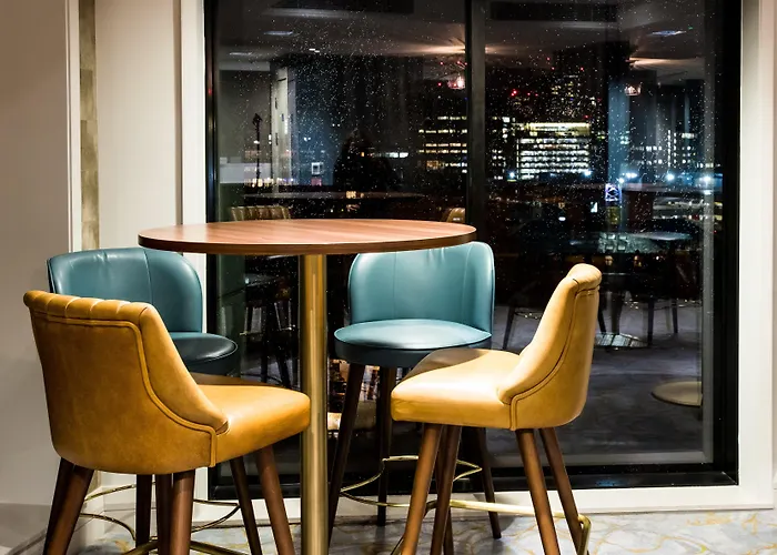 Club Floor King Room